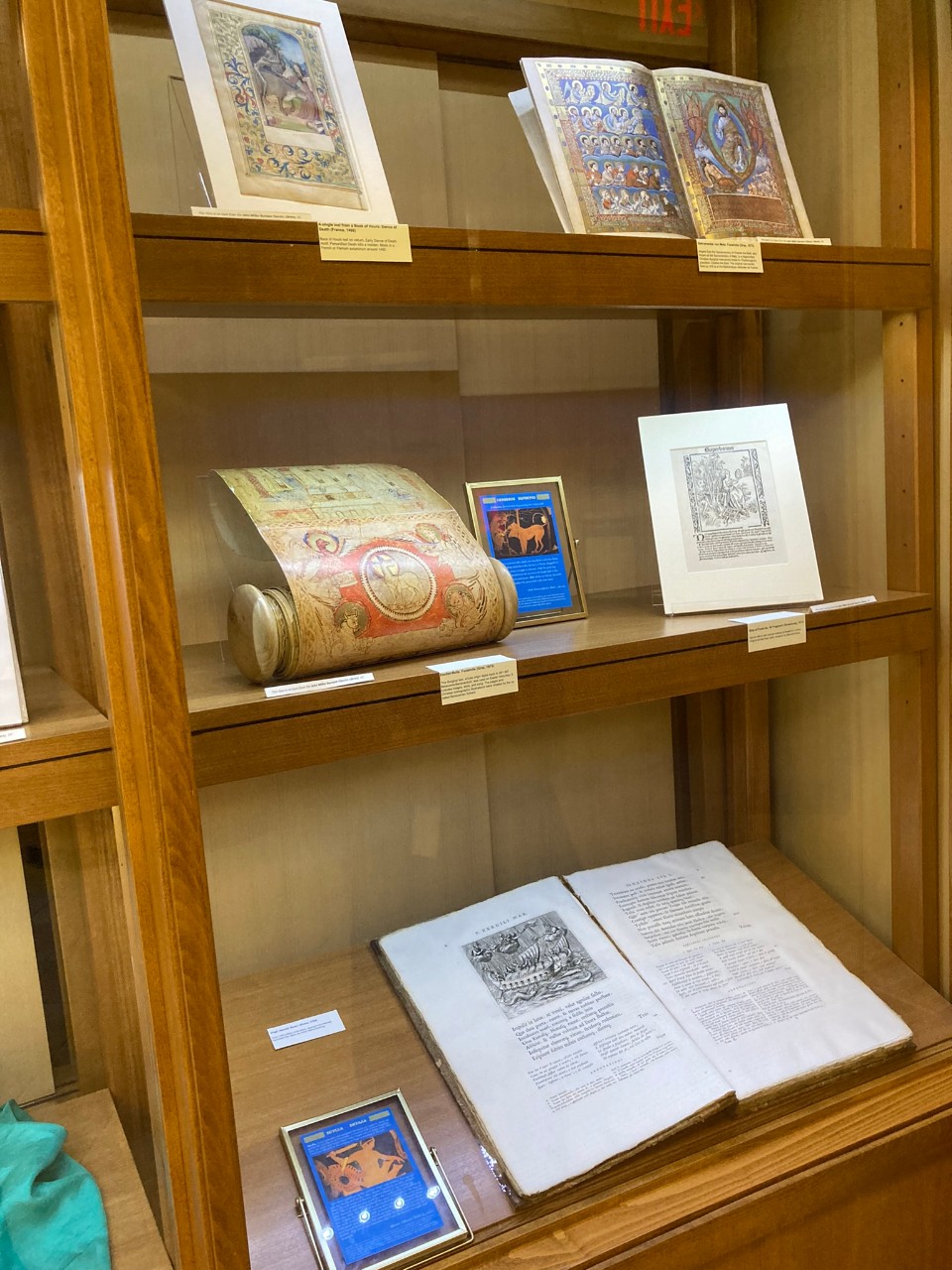 Exultet roll with angels.